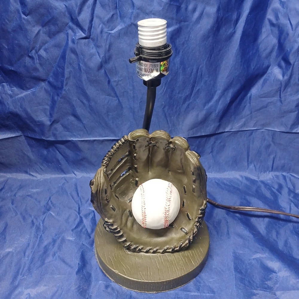 VTG Baseball Glove Table LAMP desk Man Cave / Childs Room, 6" W x 12" T